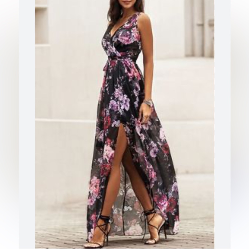 Olivaceous Sleeveless Floral Print Dress in size Medium